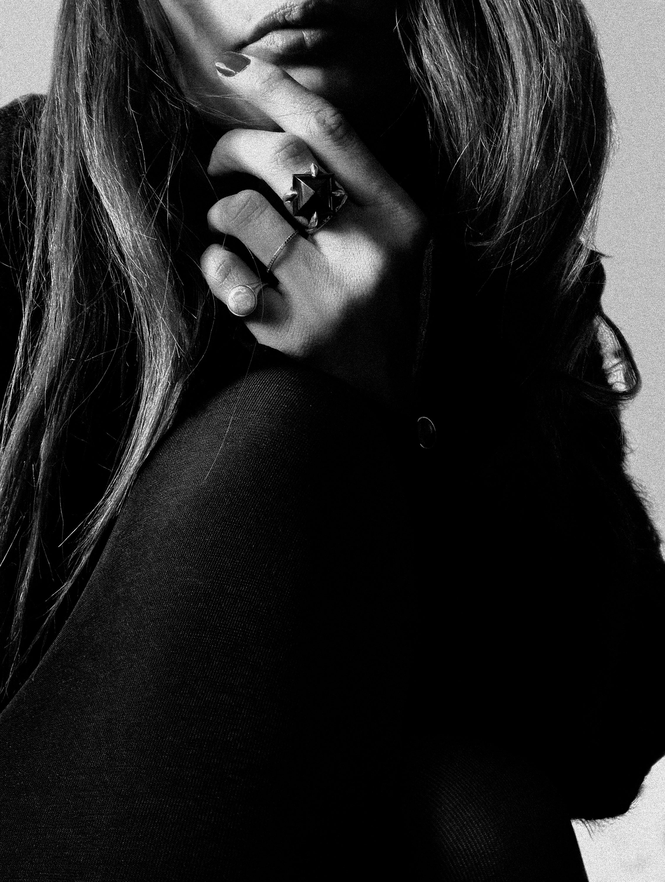 BLACK SPINEL DOVETAIL PYRAMID TALON RING