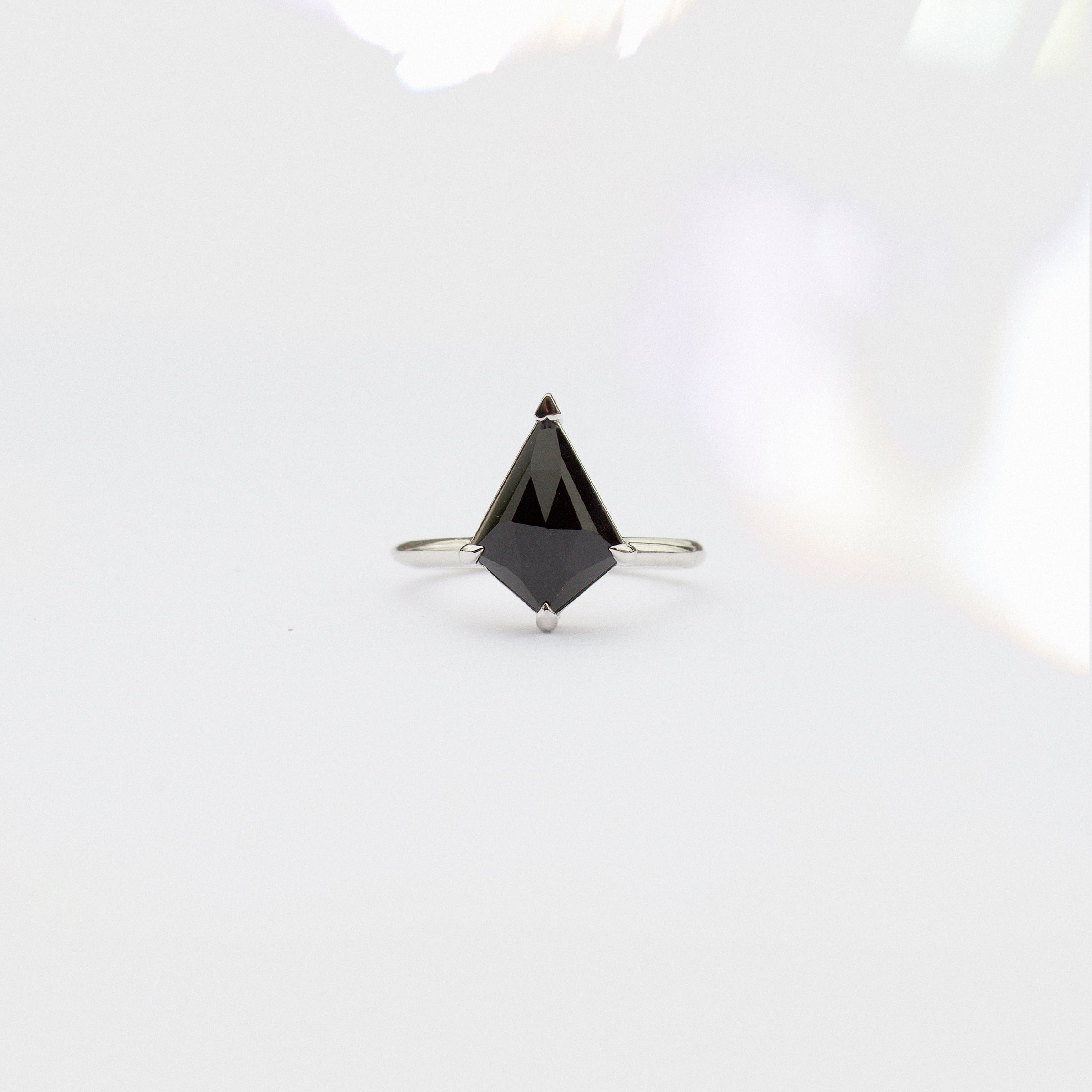 PORTAL BLACK SPINEL KITE VERITAS RING