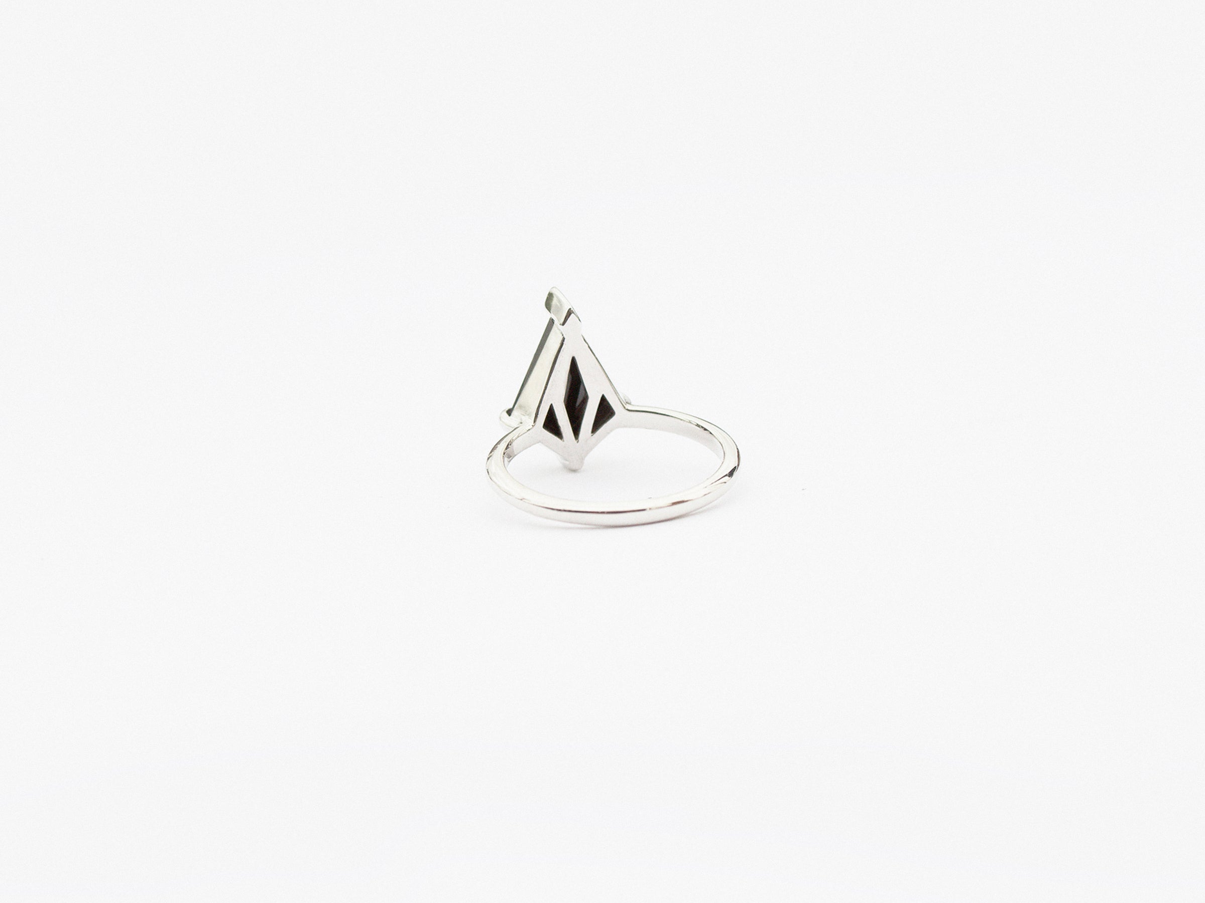 PORTAL BLACK SPINEL KITE VERITAS RING