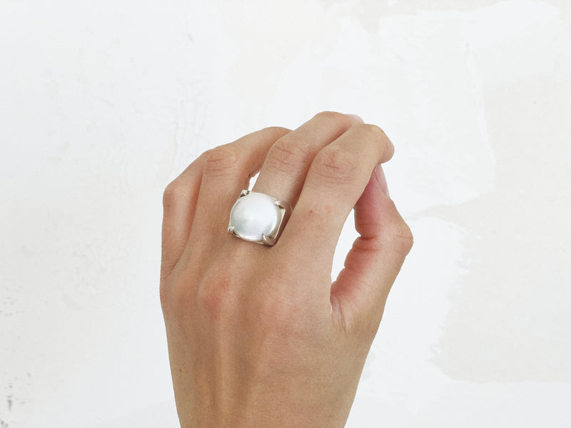 MOON PEARL RING