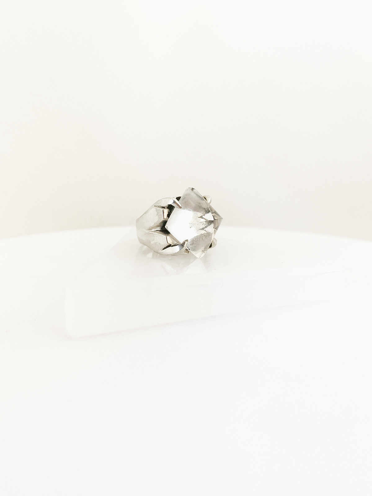 PIA | CLEAR QUARTZ DOVETAIL PYRAMID TALON RING | P Ï A